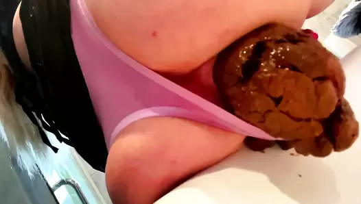Thefartbabes - Bikini Sink Poop
