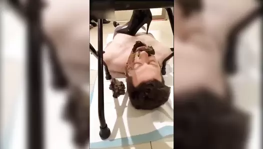 Asian Femdom - Queen Jane, the goddess viciously abused and forced the cheap dog to stomp on the golden holy water and forced to eat shit