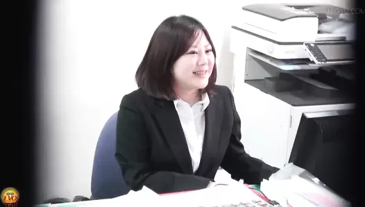EE-596 05 Excretion diaries of office ladies: healthy poops and diarrhea