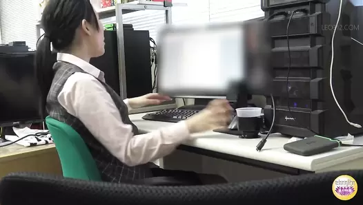 SL-474 04 Evil office prank on the group of office ladies! Massive diarrhea incidents on the company’s veranda while toilet is unavailable.