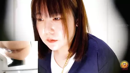 EE-593 06 Close-up shots of girls pooping faces and their toilet noises