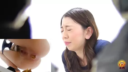 EE-593 03 Close-up shots of girls pooping faces and their toilet noises