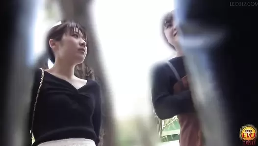 EE-592 05 Talk to the girls in the city, bring them to the car and film their farts VOL. 2