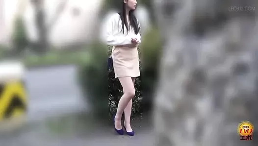 EE-592 03 Talk to the girls in the city, bring them to the car and film their farts VOL. 2