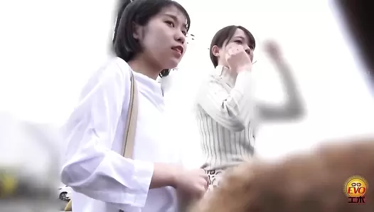 EE-592 02 Talk to the girls in the city, bring them to the car and film their farts VOL. 2