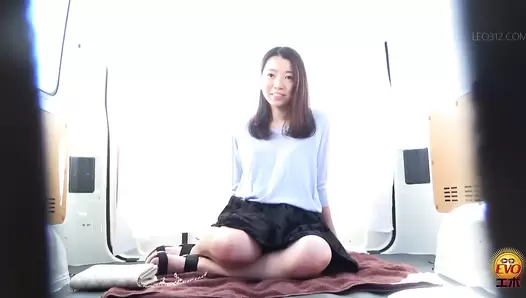 EE-592 01 Talk to the girls in the city, bring them to the car and film their farts VOL. 2