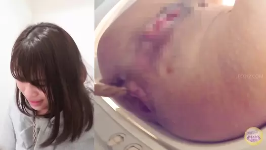 SL-526 04 Girls taking a shit at girlfriend’s house toilet. Awkward flatus and chattering during defecation. VOL. 6