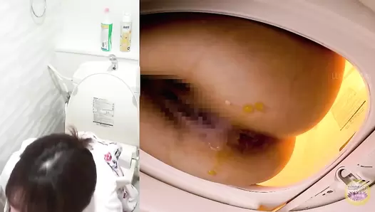 SL-526 03 Girls taking a shit at girlfriend’s house toilet. Awkward flatus and chattering during defecation. VOL. 6