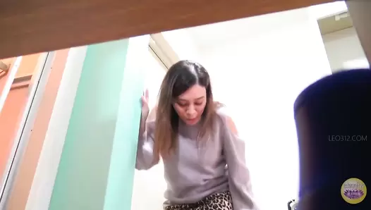 SL-526 02 Girls taking a shit at girlfriend’s house toilet. Awkward flatus and chattering during defecation. VOL. 6
