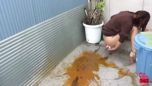 FF-386 06 Plosive and muddy shit mess in the back alley. Stacking of liquid poop loads by beautiful girls. VOL. 2