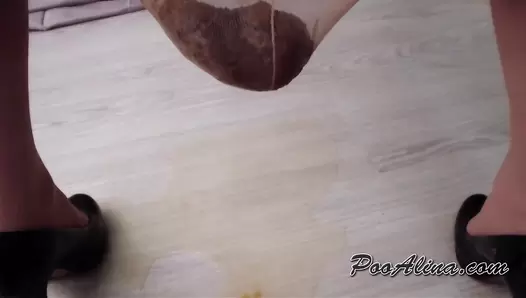 PooAlina - Alina in pantyhose sports and pooping