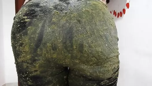 MissAnja - Giant Green Peas Poo In My Black Leggings