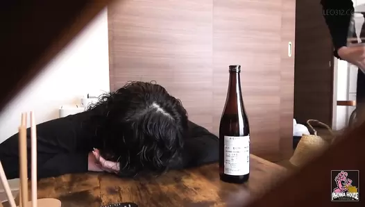 PGFD-081 04 Drunk vomiting: girlfriend’s betrayal during drinking party.