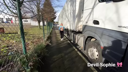 DevilSophie - OMG - how does the shit get onto the truck running board