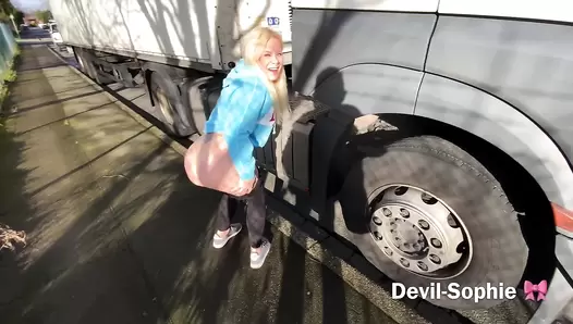 DevilSophie - OMG - how does the shit get onto the truck running board