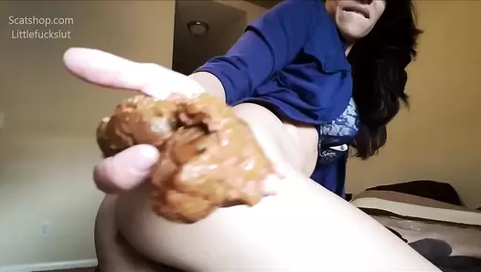 Littlefuckslut - Shitting in hand