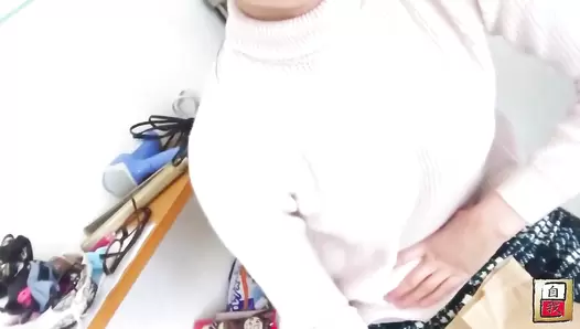JG-523 05 Poop review! Self-filmed scat portrait: girls analyzing their own feces. VOL. 2