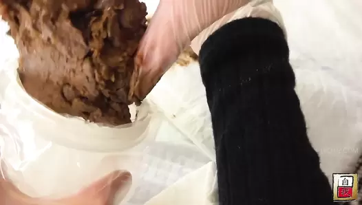 JG-523 05 Poop review! Self-filmed scat portrait: girls analyzing their own feces. VOL. 2