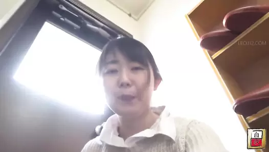 JG-523 05 Poop review! Self-filmed scat portrait: girls analyzing their own feces. VOL. 2