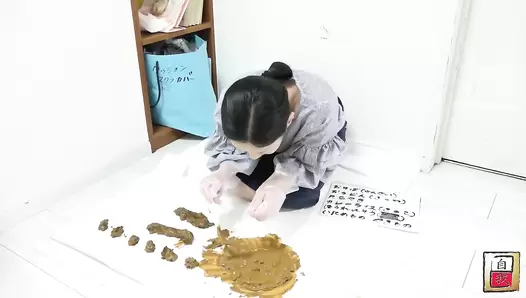 JG-523 03 Poop review! Self-filmed scat portrait: girls analyzing their own feces. VOL. 2