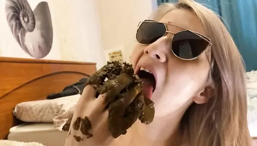 p00girl - I chew and smear shit, nausea