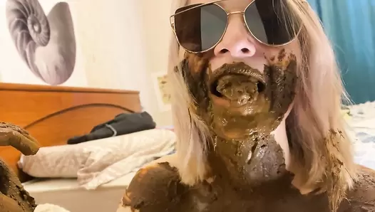 p00girl - I chew and smear shit, nausea