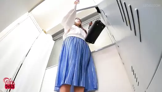 FF-548 04 Office ladies toilet that cannot be flushed. Severe odor of defecation and depressing situation