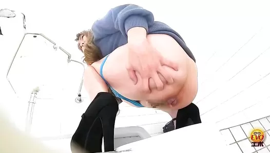 EE-579 05 Hidden camera caught obscene sounds in the toilet: girls spreading their asses to release farts with residual feces