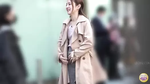 SL-502 06 Elegant women and high heels. Shitting and farting on Japanese style toilet
