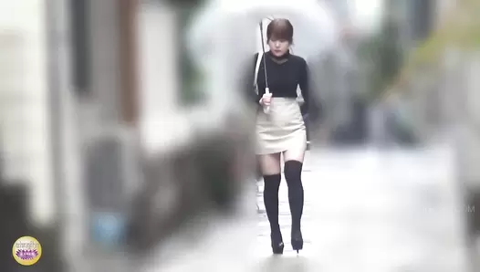 SL-502 02 Elegant women and high heels. Shitting and farting on Japanese style toilet