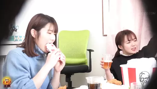 EE-576 05 Hidden video footage: group of girls who ate too much rushing to the toilet. Miserable diarrhea party!