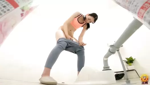 EE-575 07 Hidden video footage: girls leaking farts and poop during physical excersises