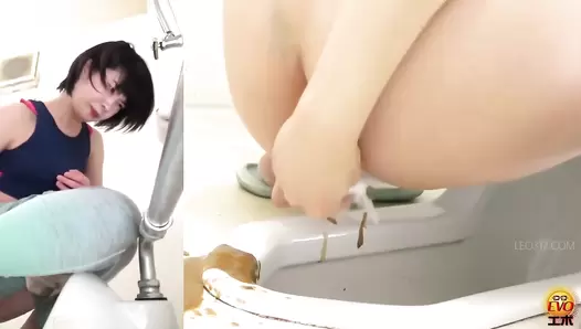 EE-575 01 Hidden video footage: girls leaking farts and poop during physical excersises