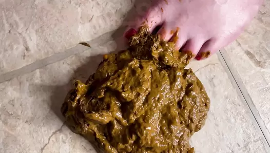 Sophia Sprinkle UNREAL 1.5 Lb. Emergency Panty Poop!