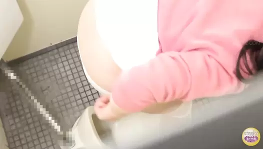 SL-451 01 Holding poop gives women pleasure. Pantypooping blunder voyeur