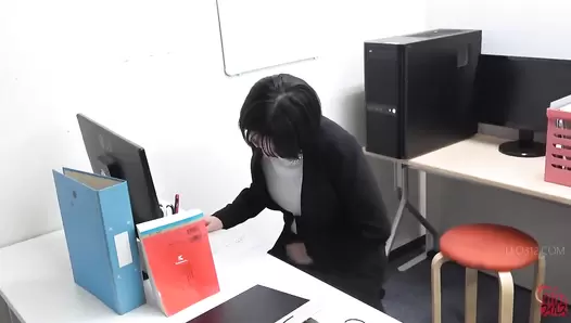 FF-538 02 Female student puts laxatives in her female teacher’s drink. Our teacher is a woman who leaks feces!