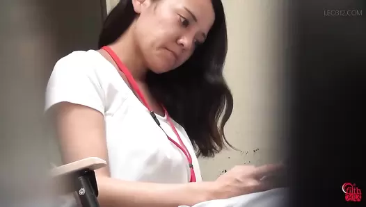 FF-452 04 Strong smell! Almost fainting in agony! Toilet voyeur: OL’s poop that does not flush