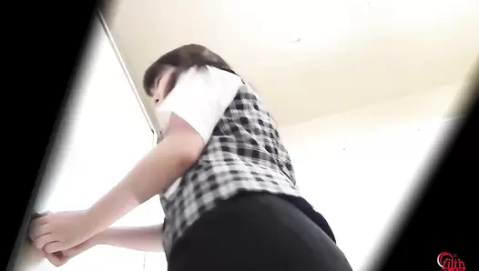 FF-452 03 Strong smell! Almost fainting in agony! Toilet voyeur: OL’s poop that does not flush
