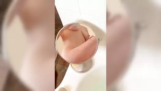 VibeWithMolly - Shave, poop, pee on self
