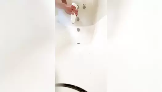 VibeWithMolly - Poop on my feet in tub