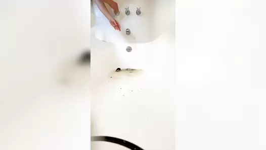 VibeWithMolly - Poop on my feet in tub