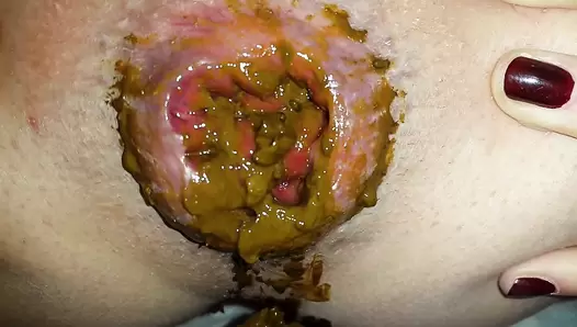 AnnaCoprofield - Quickly shit in the morning and the beginning of menstruation