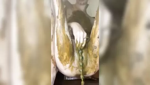 p00girl - Milking shit with anal beads smeared