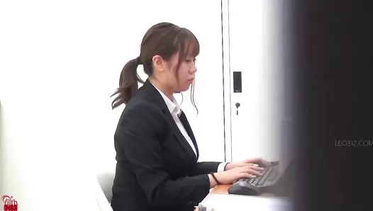 FF-537 04 OL’s pooping agony after eating spicy food