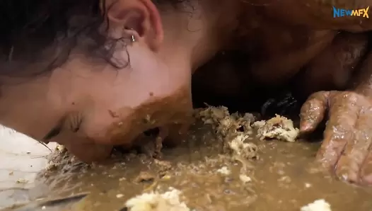 Panettone with shit drops - Victoria, Saori Kido, Patricia Carter