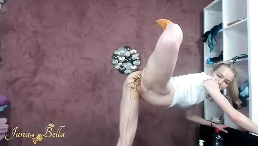 JanaBella - I put a toilet brush up my dirty ass