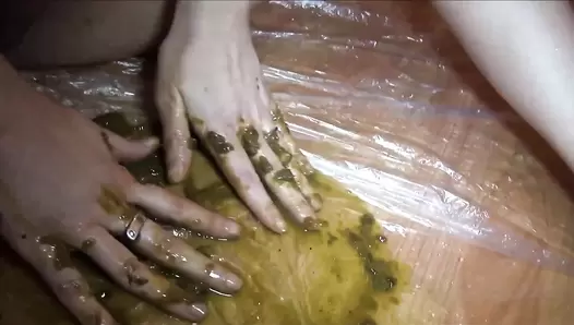 dirtyscatgirl shit and piss show on the floor