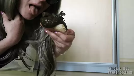 Linda's ass - morning poop sandwich