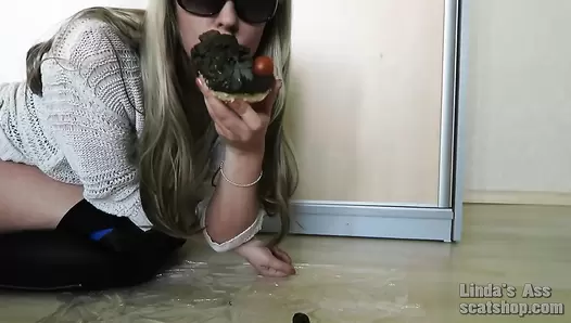 Linda's ass - morning poop sandwich