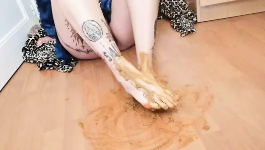 Badkithy - feet smeared on my poop dirty
